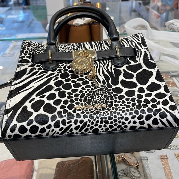 Michael Kors
Hamilton Small Satchel Leather
Color: Black Multi 
NWT 
L - Picture 12 of 16